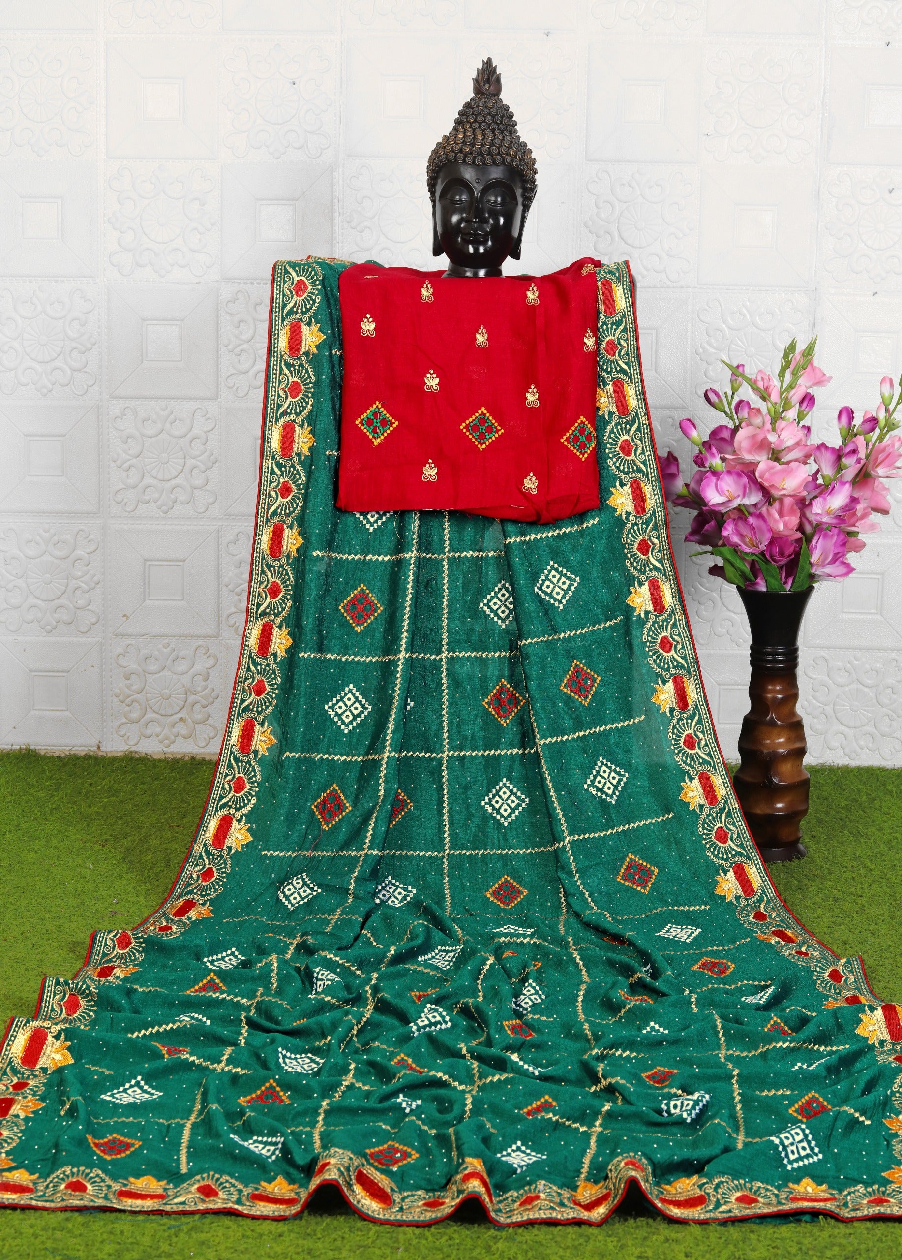 Traditional Bandhani Print Green Saree with Red Blouse – Embroidered Border