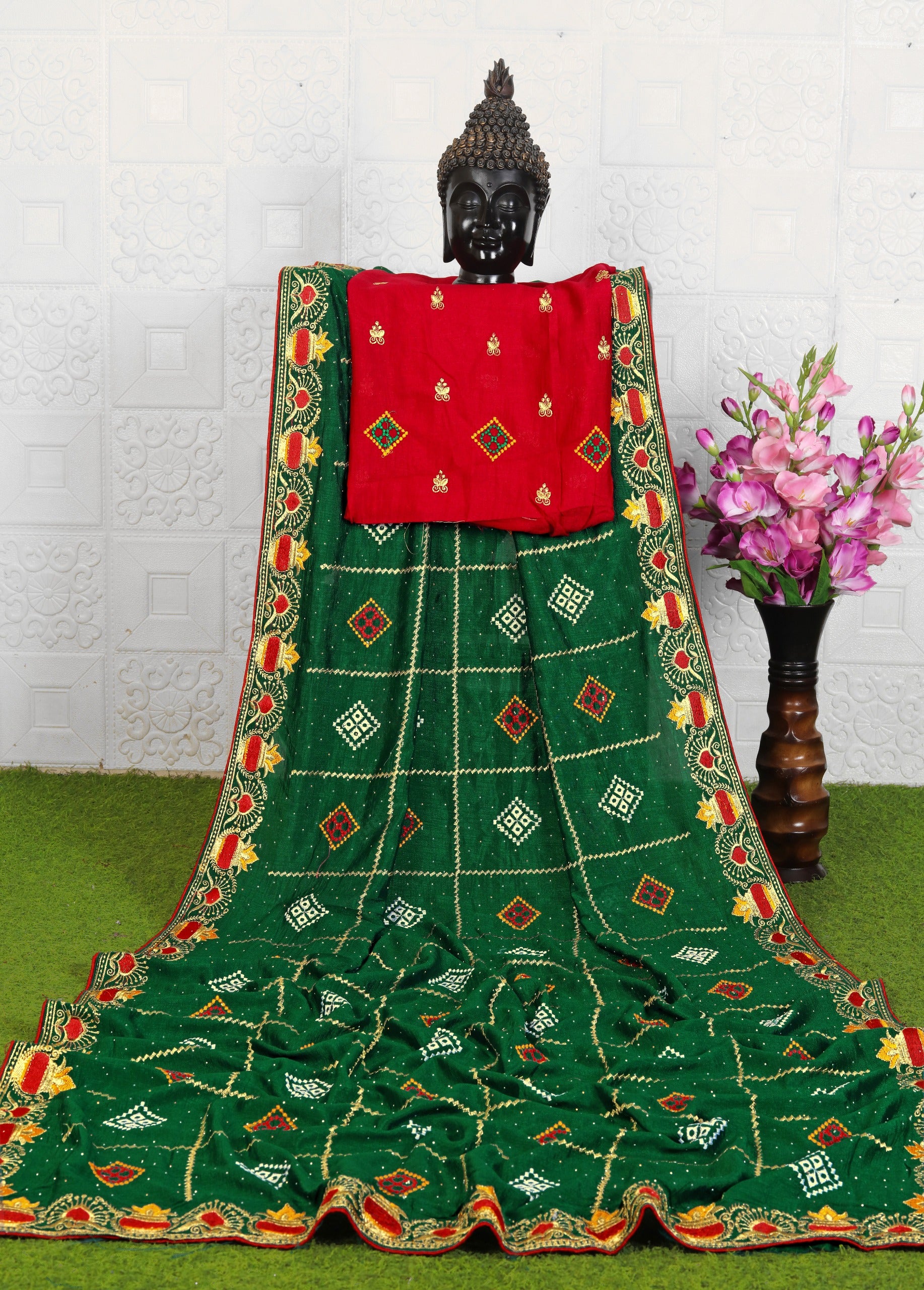 Traditional Bandhani Print Green Saree with Red Blouse – Embroidered Border