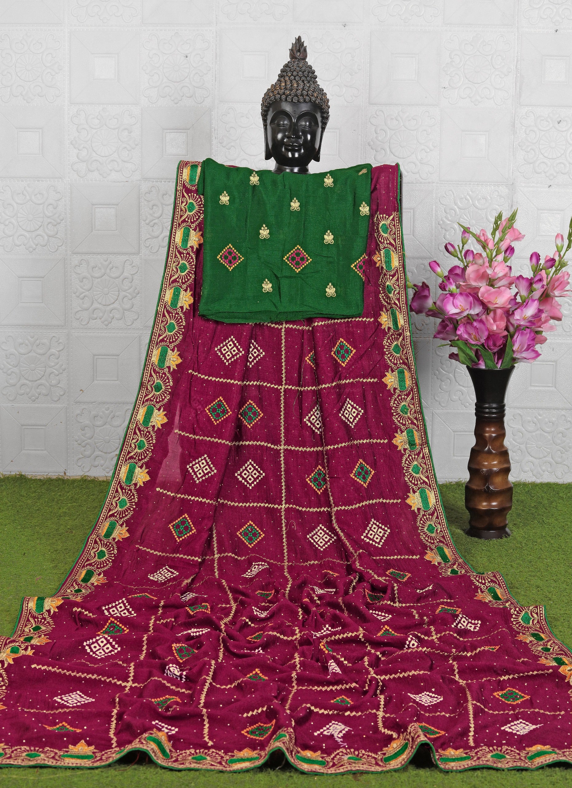 Traditional Bandhani Print Green Saree with Red Blouse – Embroidered Border
