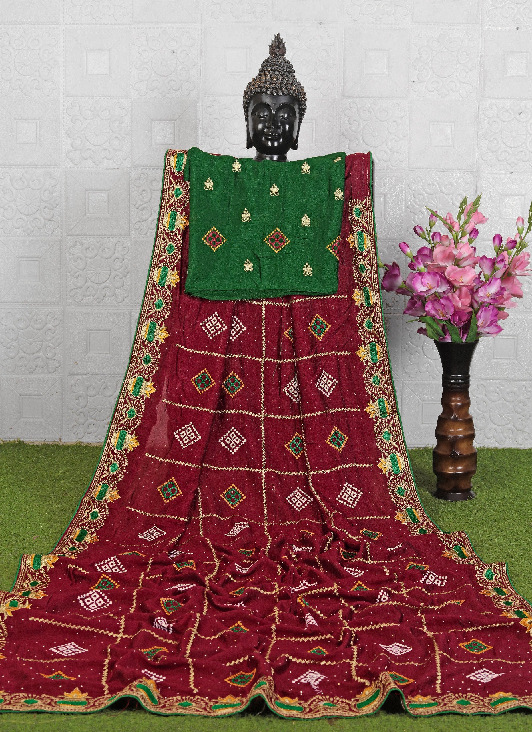 Traditional Bandhani Print Green Saree with Red Blouse – Embroidered Border