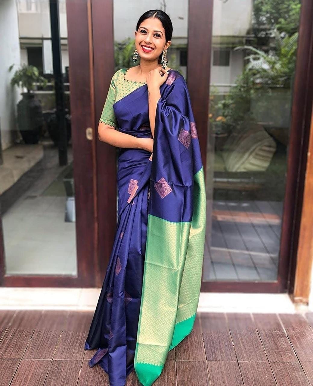 Elegant Navy Blue & Green Kanjivaram Silk Saree with Contrast Pallu