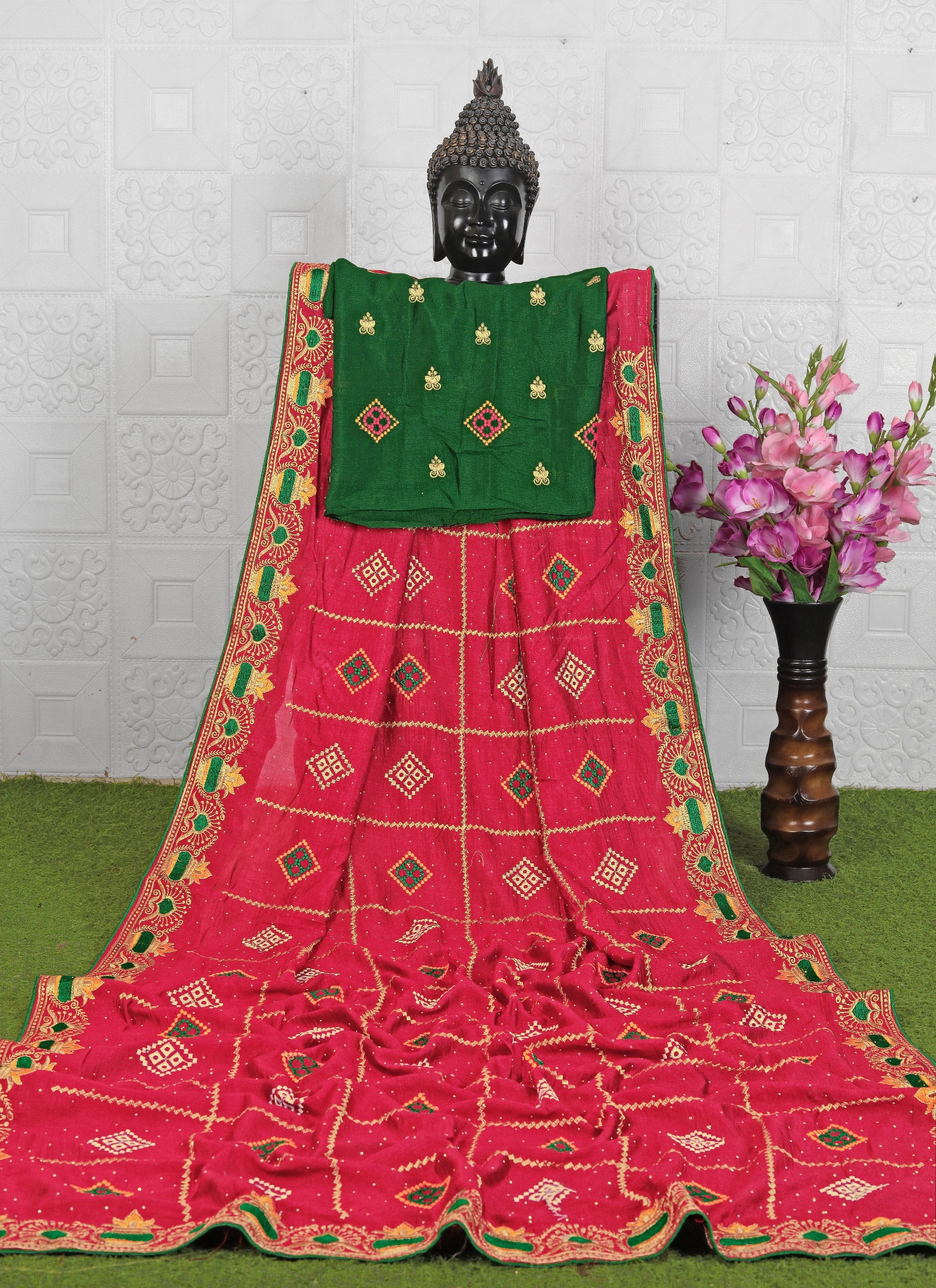 Traditional Bandhani Print Green Saree with Red Blouse – Embroidered Border